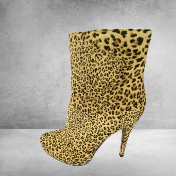 JUST FABULOUS -- Ankle Boots/Booties, Leopard Patterned, Platform with Side Zip - Picture 2 of 10